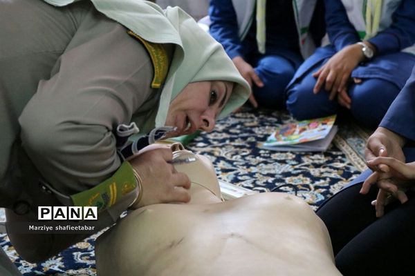 فراگیری آموزش‌های تخصصی تشکیلات دراردوی انتخابی وآمادگی اعضا پیشتازان دختر اعزامی به اردوی ملی