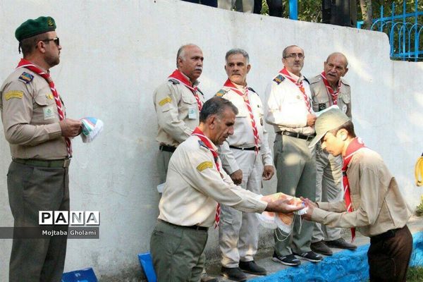 مراسم اهدای پرچم افتخار به گروه‌های  پیشتاز برتر حاضر در اردوی ملی