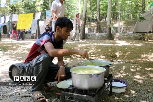 پخت ناهار در اردوی ملی پیشتازان پسر در اردوگاه باهنر تهران