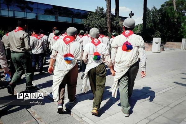 حضوردانش آموزان پسر  کهگیلویه و بویراحمد در اردوی ملی پیشتازان  کشور با لباس بومی و محلی