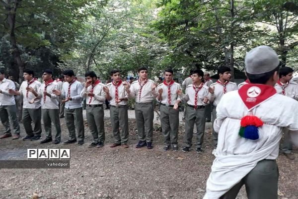 حضوردانش آموزان پسر  کهگیلویه و بویراحمد در اردوی ملی پیشتازان  کشور با لباس بومی و محلی
