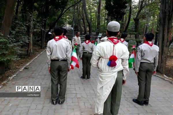 حضوردانش آموزان پسر  کهگیلویه و بویراحمد در اردوی ملی پیشتازان  کشور با لباس بومی و محلی