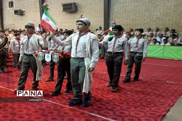 حضوردانش آموزان پسر  کهگیلویه و بویراحمد در اردوی ملی پیشتازان  کشور با لباس بومی و محلی