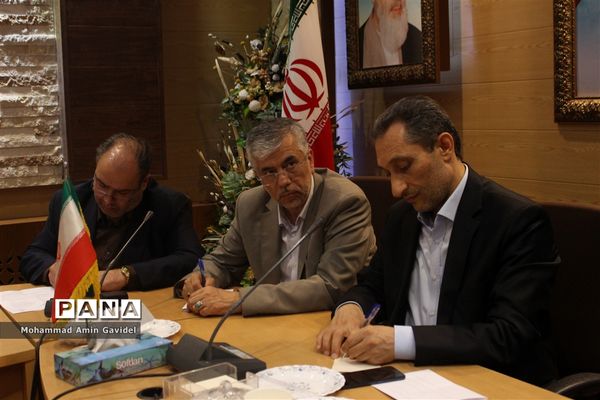 نشست شوراها و دهیاران شهرستان تبریز