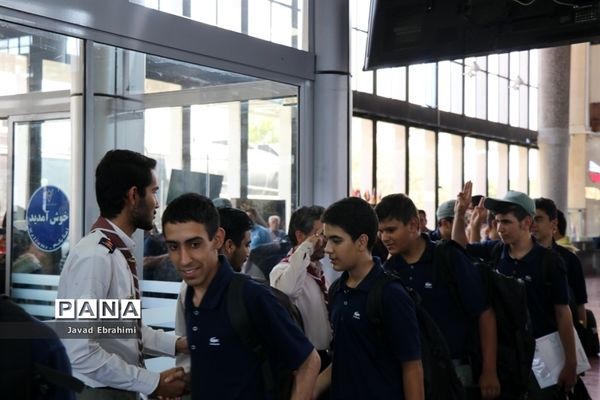 استقبال از دانش آموزان پیشتاز خراسان رضوی در راه آهن مشهد