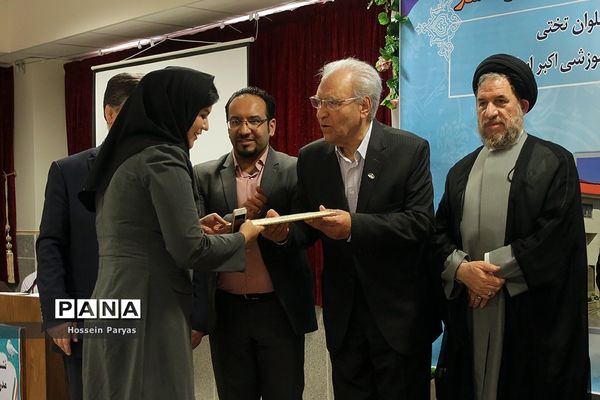 نشست هم‌اندیشی با خبرنگاران حوزه خیرین مدرسه ساز