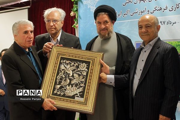 نشست هم‌اندیشی با خبرنگاران حوزه خیرین مدرسه ساز