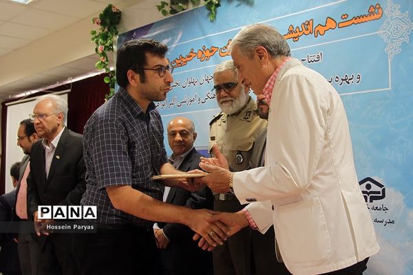 نشست هم‌اندیشی با خبرنگاران حوزه خیرین مدرسه ساز