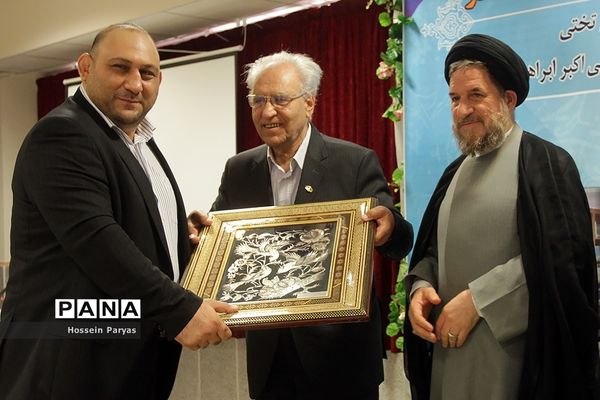نشست هم‌اندیشی با خبرنگاران حوزه خیرین مدرسه ساز