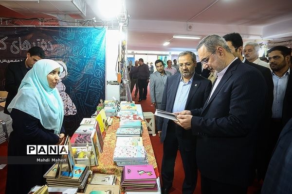 افتتاح ششمین نمایشگاه ایران نوشت