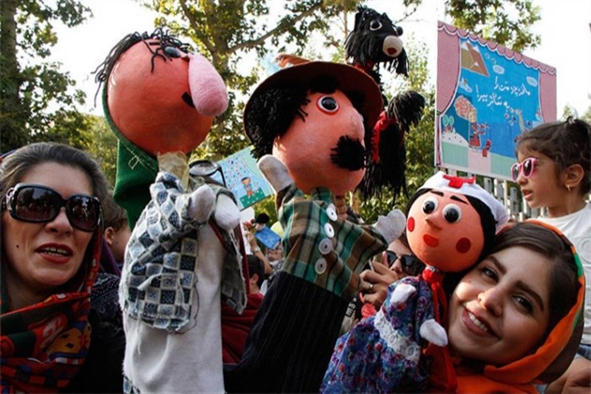مردم و عروسک‌ها  عید قربان در پارک آب و آتش تهران شادپیمایی می‌کنند