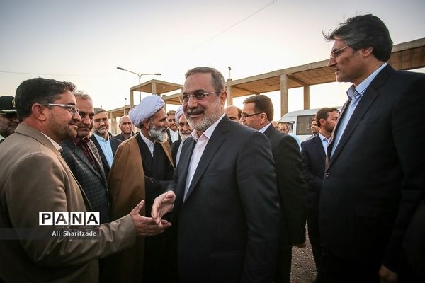 ادای احترام وزیر آموزش و پرورش  بر سر مزار شهدای گمنام در مشهد