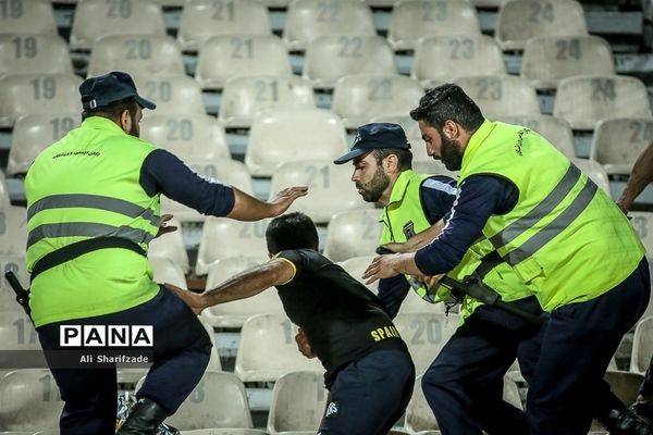 دیدار تیم‎های  پرسپولیس تهران و نفت مسجد سلیمان