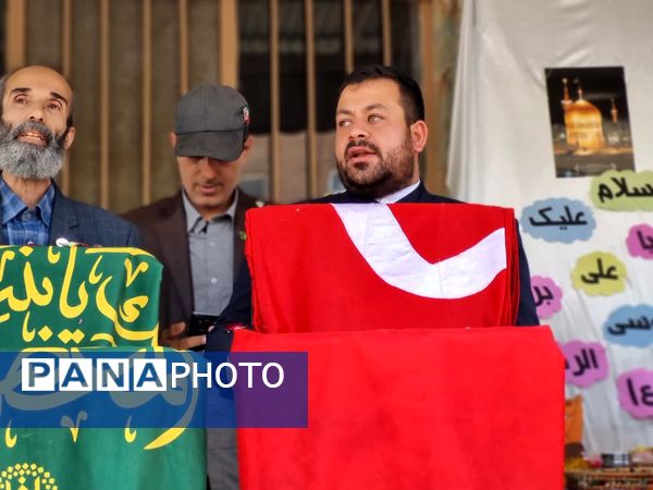 پرچم گردانی حرم مطهر امام رضا (ع) در دبیرستان دخترانه خدیجه کبری (س) ناحیه۴ اصفهان