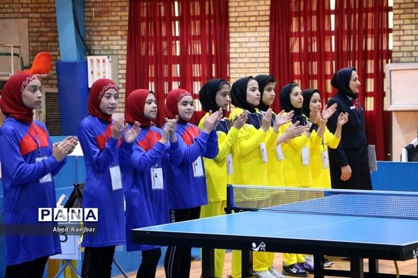رقابت دانش‌آموزان در رشته تنیس‌روی‌میز در مسابقات دانش‌آموزی مقطع ابتدایی