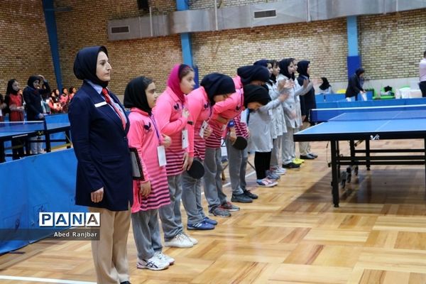 رقابت دانش‌آموزان در رشته تنیس‌روی‌میز در مسابقات دانش‌آموزی مقطع ابتدایی