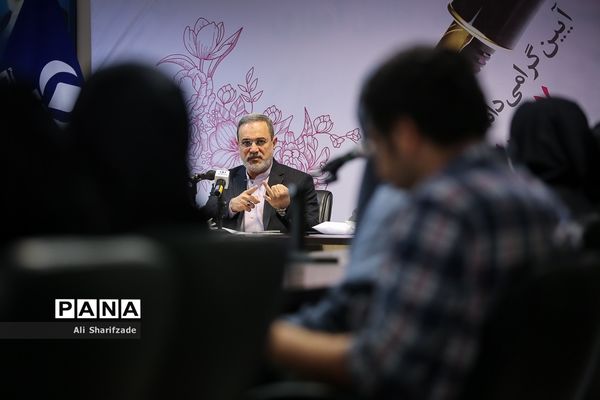 بازدید وزیر آموزش و پرورش از خبرگزاری پانا به مناسبت روز خبرنگار