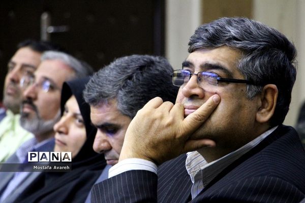 مراسم بزرگداشت روز خبرنگار در سالن شهید رحیمی دانشگاه علوم پزشکی بیرجند