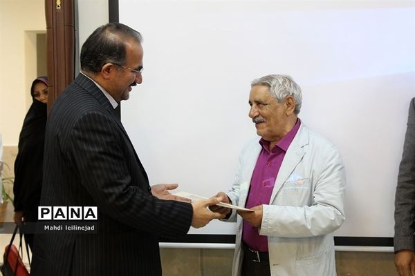 نشست خبری مدیرکل آموزش و پرورش البرز همراه با تقدیر از اصحاب رسانه استان