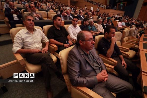 گردهمایی بزرگ بررسی راه‌های توسعه و رونق اقتصادی در جزیره کیش