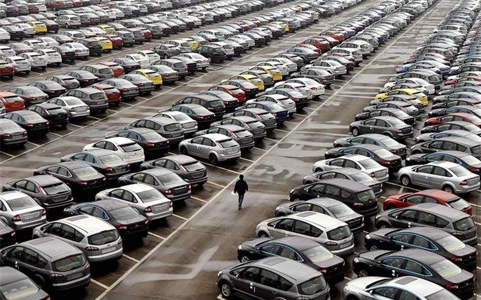 کاشانی‌نسب، عضو هیات مدیره اتحادیه نمایشگاه‌داران: خودروسازان در تحویل خودروهای پیش‌فروش‌شده خلف وعده کردند