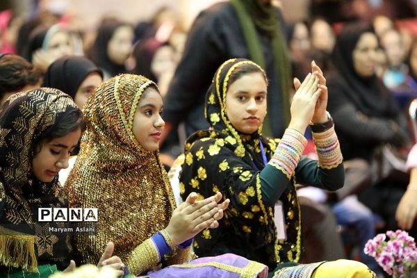 جنگ شبانه دانش‌آموزان دختر شرکت‌کننده در سی و ششمین جشنواره فرهنگی، هنری سراسر کشور