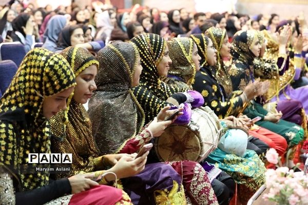 جنگ شبانه دانش‌آموزان دختر شرکت‌کننده در سی و ششمین جشنواره فرهنگی، هنری سراسر کشور