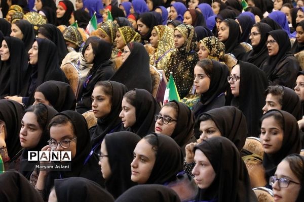 جنگ شبانه دانش‌آموزان دختر شرکت‌کننده در سی و ششمین جشنواره فرهنگی، هنری سراسر کشور