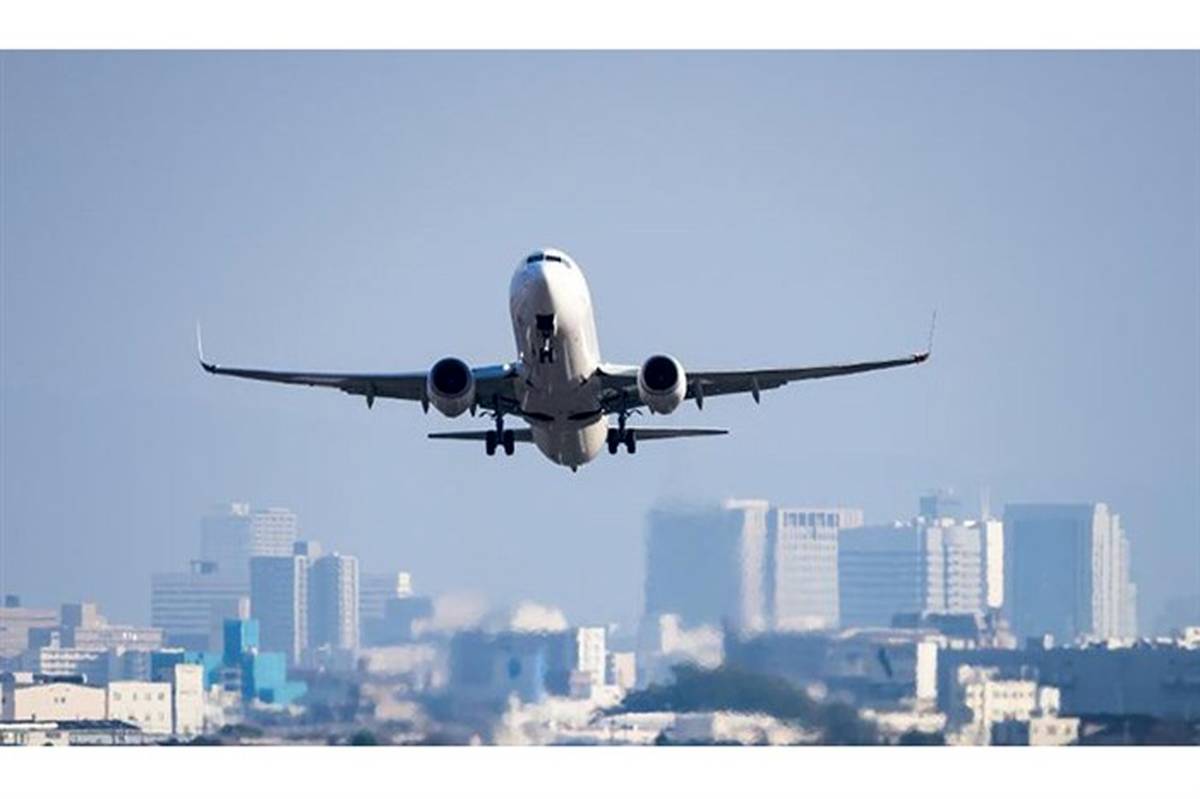 وزیر راه و شهرسازی اعلام کرد:‌ نوسان‌های ارزی 55 درصد بر قیمت بلیت هواپیما تاثیرگذار است