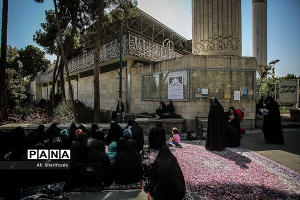 دعای روز عرفه در دانشگاه تهران