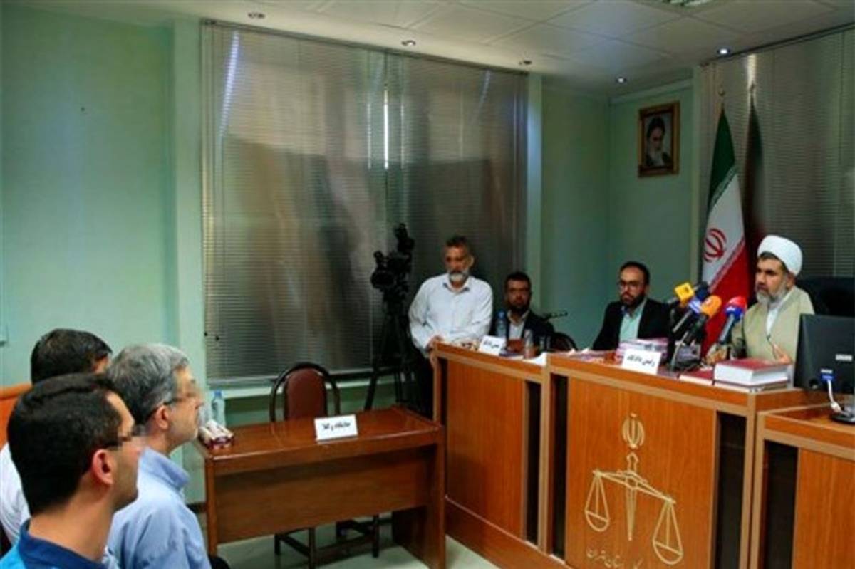 احمدی‌نژاد: اگر مَردند اسناد را منتشر کنند/ مشایی در دادگاه: خودم وکلایم را عزل کردم + ویدئو