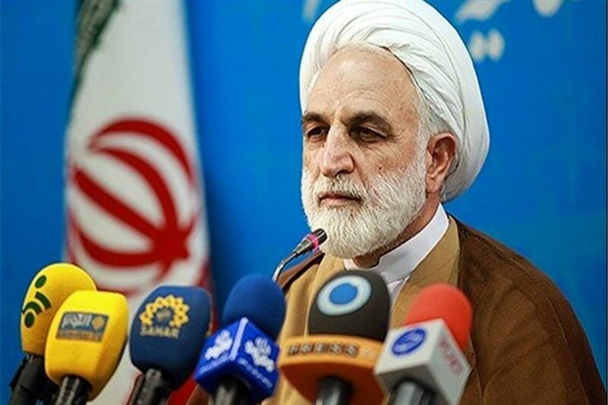 سخنگوی قوه قضاییه: در موارد غیر ضروری برای متهمان از دستبند و پابند استفاده نشود