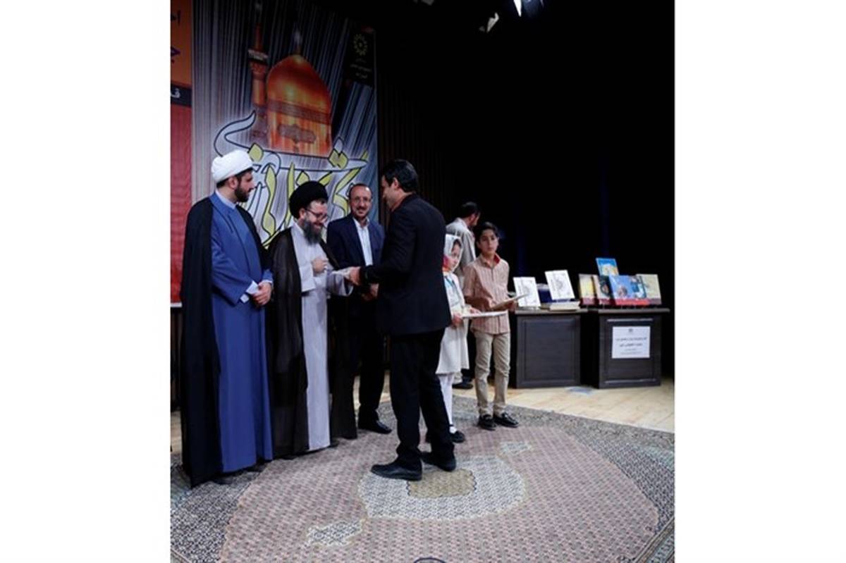 15 نفر از برگزیدگان هشتمین جشنواره کتابخوانی رضوی در قم تجلیل شدند