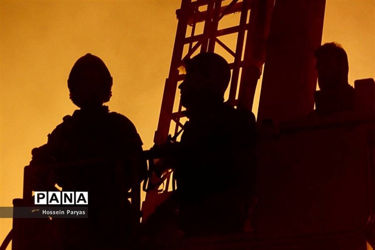 مجتمع تجاری در بلوار ارتش دچار آتش‌سوزی شد