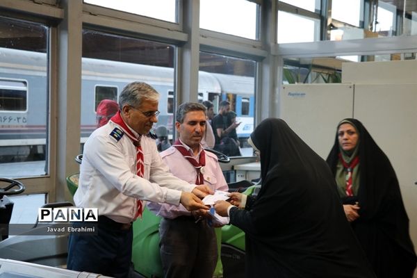 استقبال از دانش آموزان پیشتاز خراسان رضوی در راه آهن مشهد