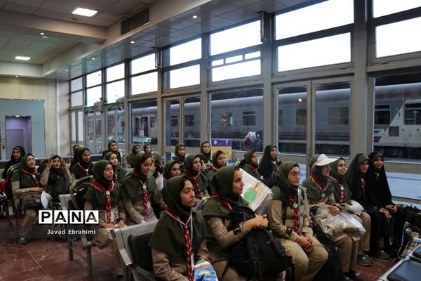 استقبال از دانش آموزان پیشتاز خراسان رضوی در راه آهن مشهد