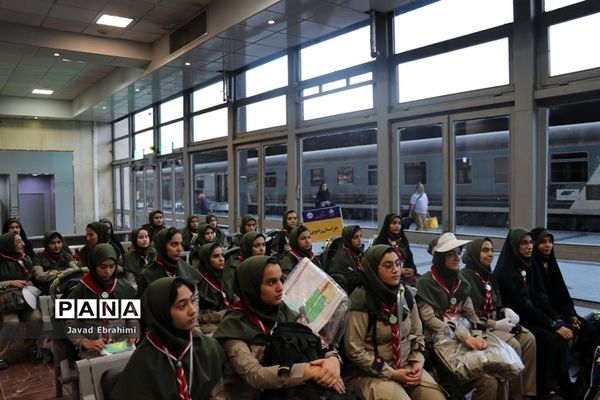 استقبال از دانش آموزان پیشتاز خراسان رضوی در راه آهن مشهد