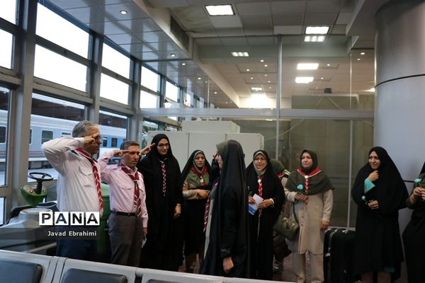 استقبال از دانش آموزان پیشتاز خراسان رضوی در راه آهن مشهد