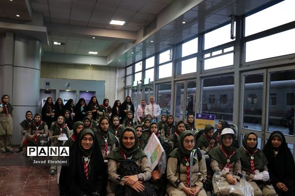 استقبال از دانش آموزان پیشتاز خراسان رضوی در راه آهن مشهد