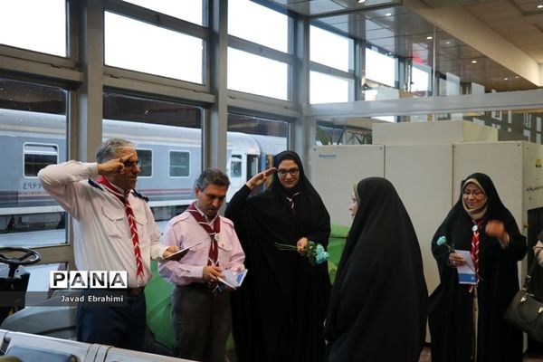 استقبال از دانش آموزان پیشتاز خراسان رضوی در راه آهن مشهد