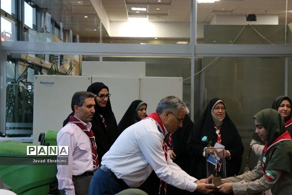 استقبال از دانش آموزان پیشتاز خراسان رضوی در راه آهن مشهد