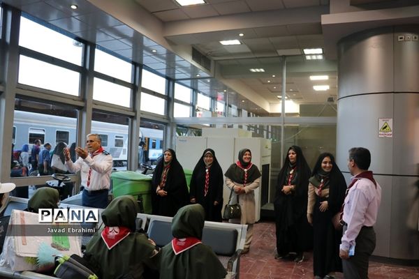استقبال از دانش آموزان پیشتاز خراسان رضوی در راه آهن مشهد