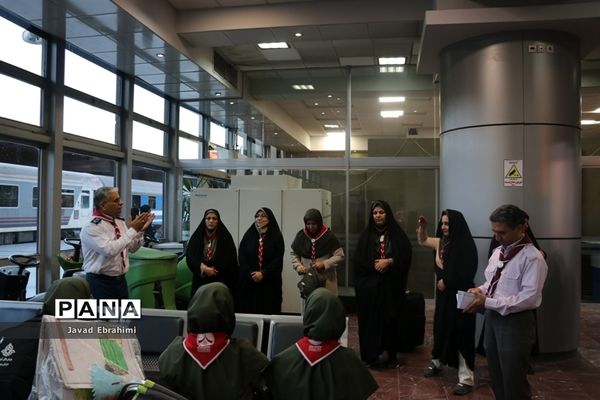 استقبال از دانش آموزان پیشتاز خراسان رضوی در راه آهن مشهد