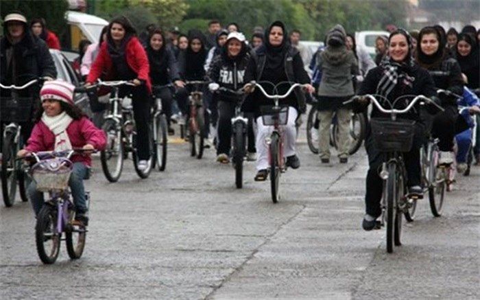 ماجراهایی که مجسمه زن دوچرخه سوار در مشهد به راه انداخت!