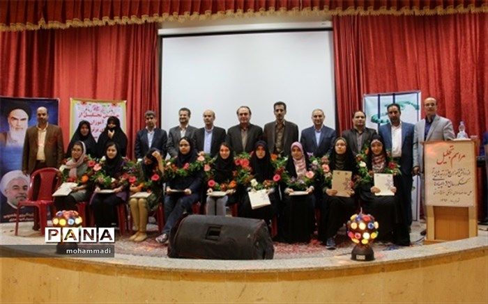 مراسم تجلیل از رتبه های برتر کنکور و نفرات برتر المپیادهای علمی ناحیه2 اصفهان برگزار شد