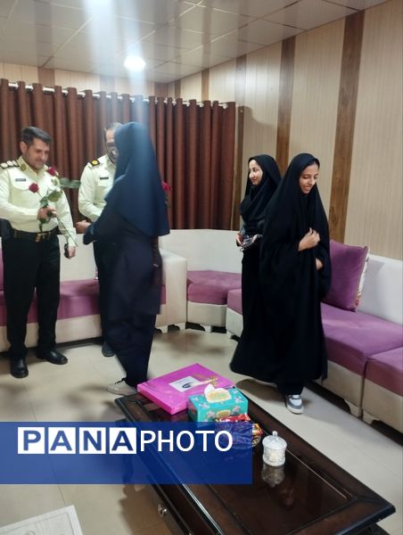 تقدیر دانش‌آموزان از تلاش‌های پلیس در هفته نیروی انتظامی
