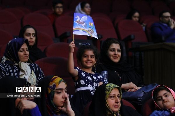 بزرگداشت فریال بهزاد در سی و یکمین جشنواره فیلم های کودکان و نوجوانان اصفهان