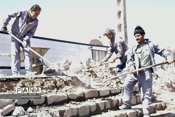 سنگ فرش کردن حاشیه خیابان در بلوار جوادیه