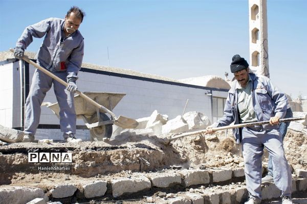 سنگ فرش کردن حاشیه خیابان در بلوار جوادیه