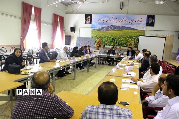 گردهمایی معاونین پرورشی مناطق جوار مراغه دراردوگاه المهدی‌(عج)